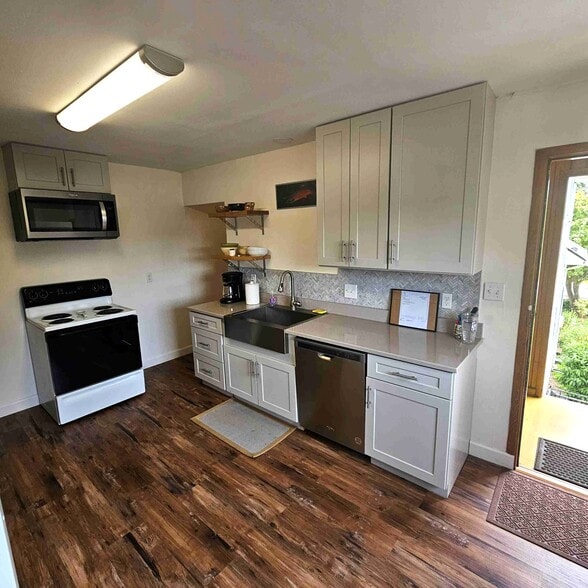 More Photos Of 180 2nd St, Cathlamet Apartments For Sale