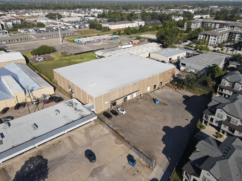 More Photos Of 10910 Katy Fwy, Houston Distribution For Sale