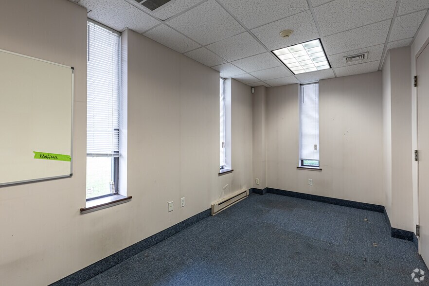 More Photos Of 55 Jackson St, Holyoke Manufacturing For Lease