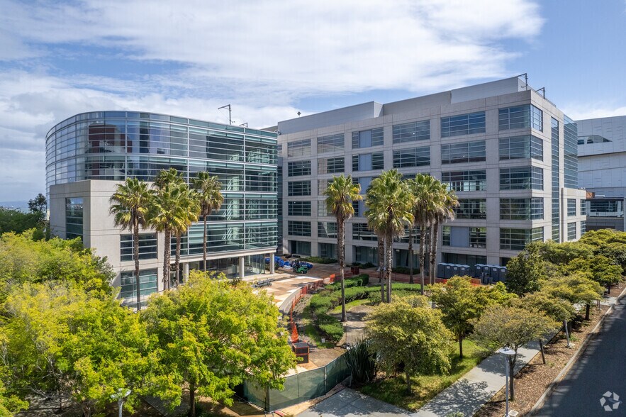 More Photos Of 550 Terry A. Francois Blvd, San Francisco Office For Lease