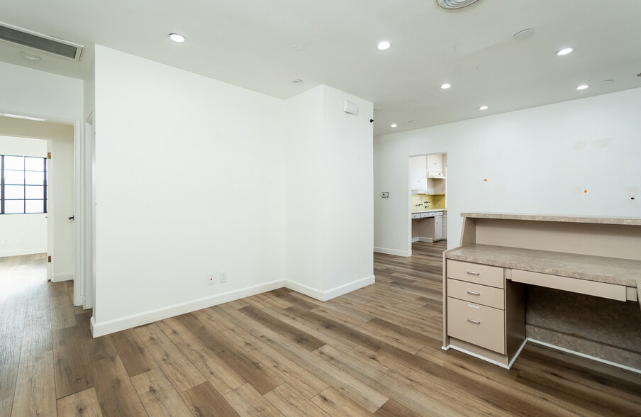 More Photos Of 2028 Lake Ave, Altadena Office For Sale