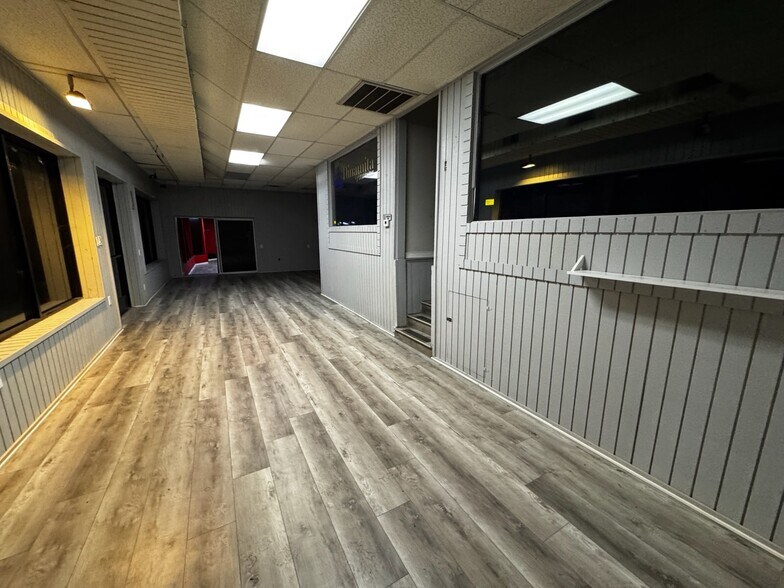 More Photos Of 7639 Foothill Blvd, Tujunga Storefront For Lease