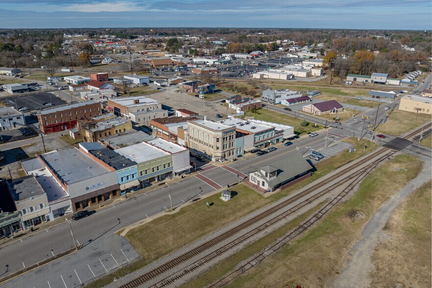 More Photos Of 401 Halifax St, Emporia Office For Sale