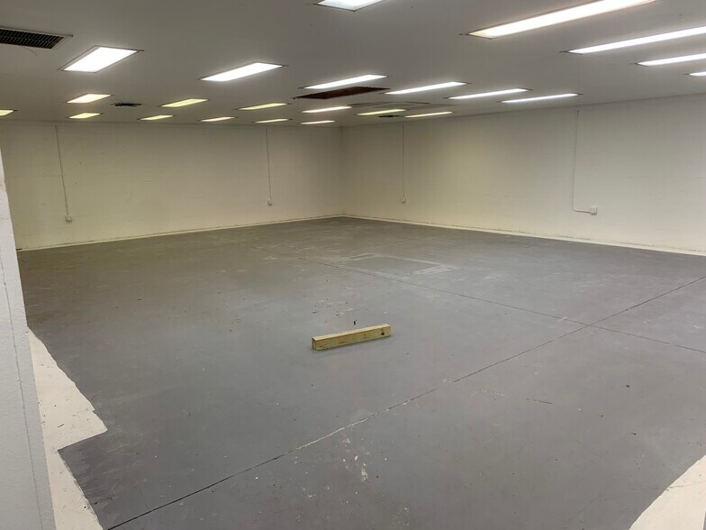 More Photos Of 2659 Edison Ave, Jacksonville Manufacturing For Lease