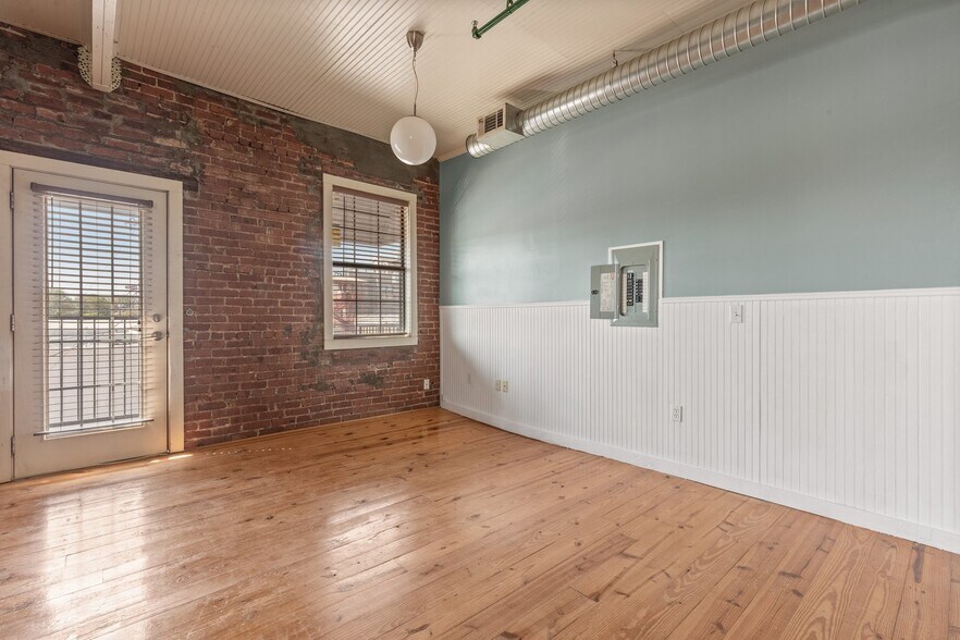 More Photos Of 116-118 N Main St, Sand Springs Storefront Retail Residential For Sale