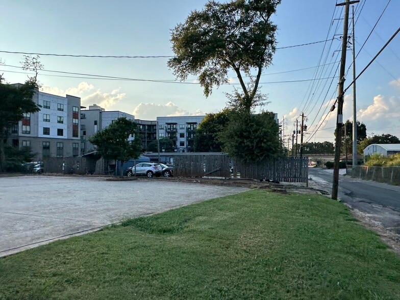 More Photos Of 2774 E College Ave, Decatur General Retail For Lease