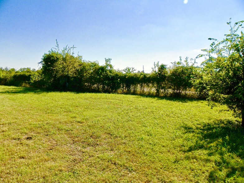 More Photos Of 16570 Beaumont Hwy, Houston Land For Lease