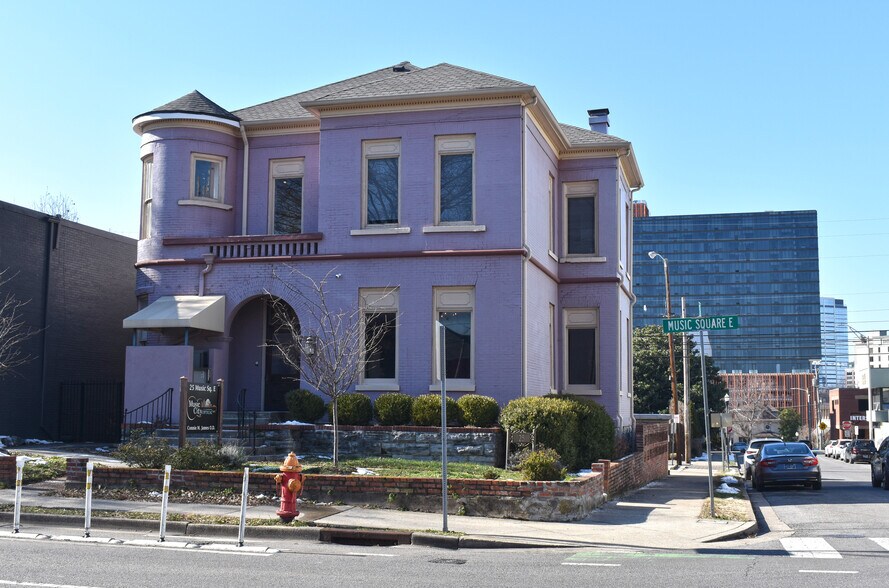 More Photos Of 25 Music Square E, Nashville Office For Lease