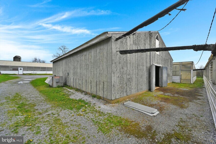 More Photos Of 501 W Washington Ave, Myerstown General Retail For Sale