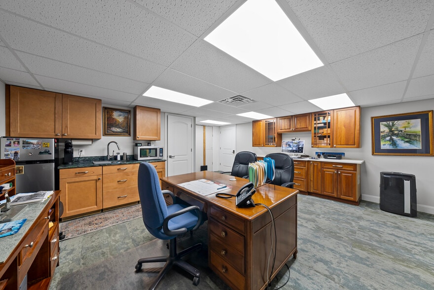 More Photos Of 2330 Bruner Ln, Fort Myers Warehouse For Sale
