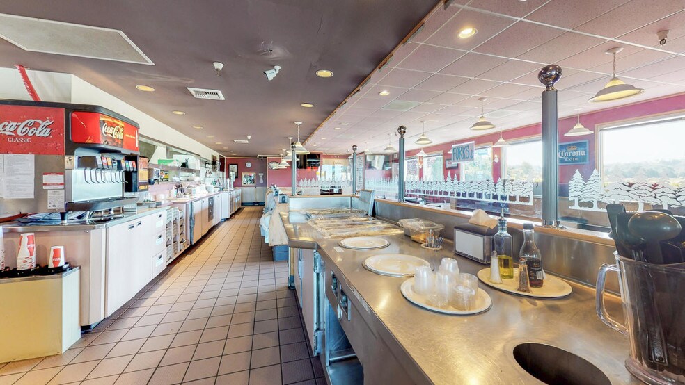 More Photos Of 1875 Riverwalk Dr, Fortuna Restaurant For Sale