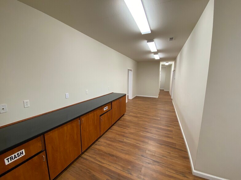 More Photos Of 144 Lincoln Place Ct, Belleville Medical For Lease