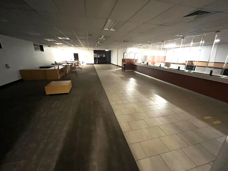 More Photos Of 1309 N Chester Ave, Bakersfield Bank For Lease