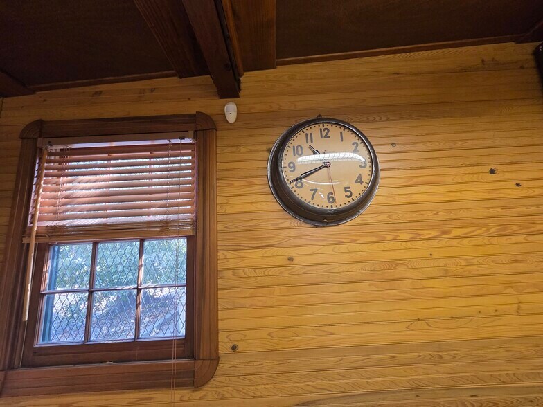 More Photos Of 815-817 Rosedale Dr, New Orleans Office For Sale