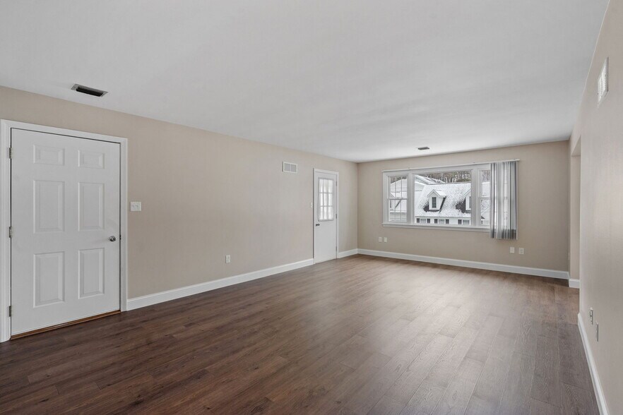 More Photos Of 565 Bay Rd, Queensbury Apartments For Lease