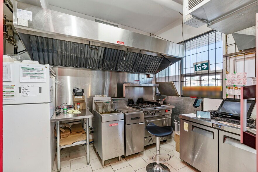 More Photos Of 32354 Marshall Rd, Abbotsford Freestanding For Sale