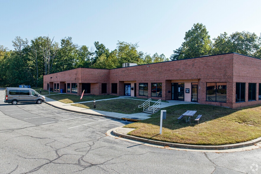 More Photos Of 4000 Blackburn Ln, Burtonsville Unknown For Lease