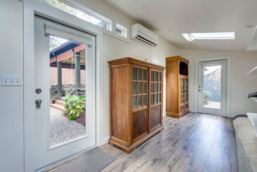 More Photos Of 1825 SE 7th Ave, Portland Loft Creative Space For Sale