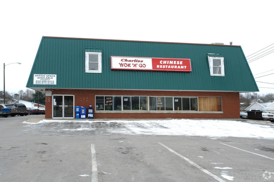 Primary Photo Of 426 Lexington Rd, Versailles Restaurant For Lease