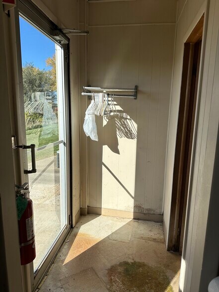 More Photos Of 1105 State St, Mound City Office For Sale