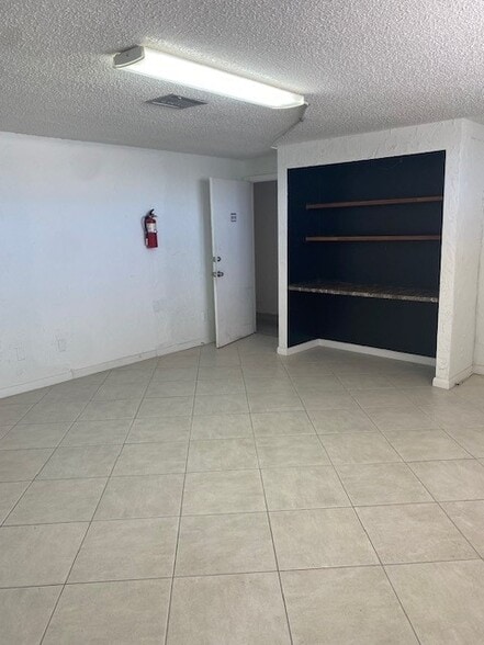 More Photos Of 5800 Houchin St, Naples Self Storage For Lease