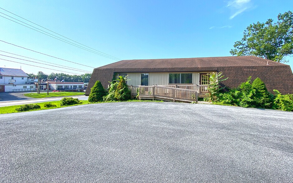 More Photos Of 550 N Mountain Rd, Harrisburg Freestanding For Lease
