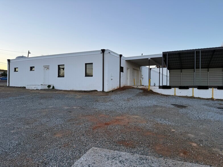 More Photos Of 630 Trindale Rd, Trinity Warehouse For Lease