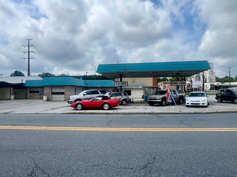 More Photos Of 125 John St, Westminster Auto Dealership For Sale