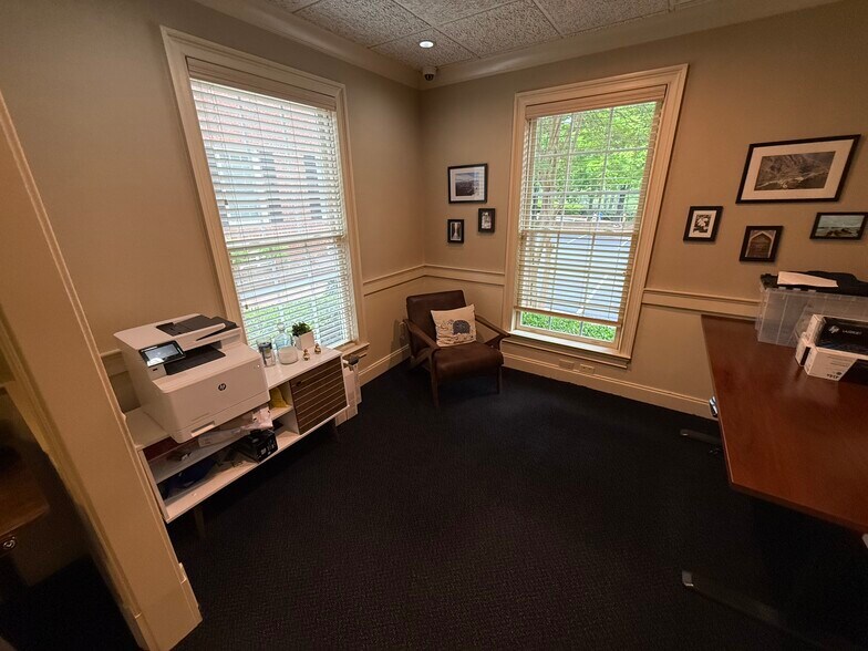 More Photos Of 3541 Habersham At Northlake, Tucker Office For Sale