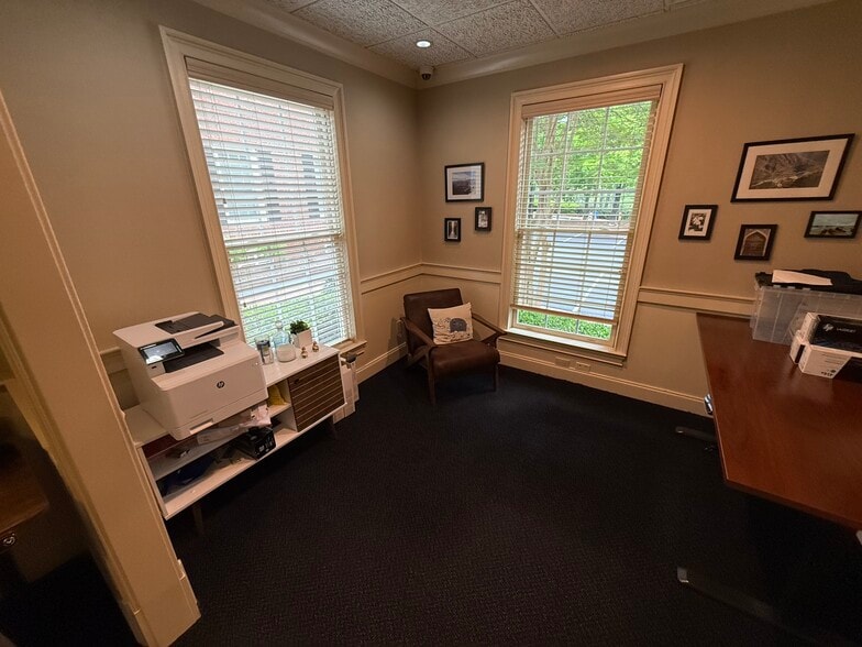 More Photos Of 3541 Habersham At Northlake, Tucker Office For Sale