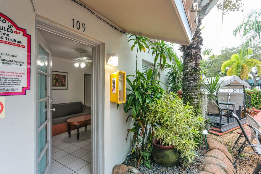 More Photos Of 1419 S Federal Hwy, Hollywood Hotel For Sale