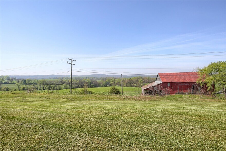 More Photos Of 55 W Shortcut Rd, Newport Loft Creative Space For Sale