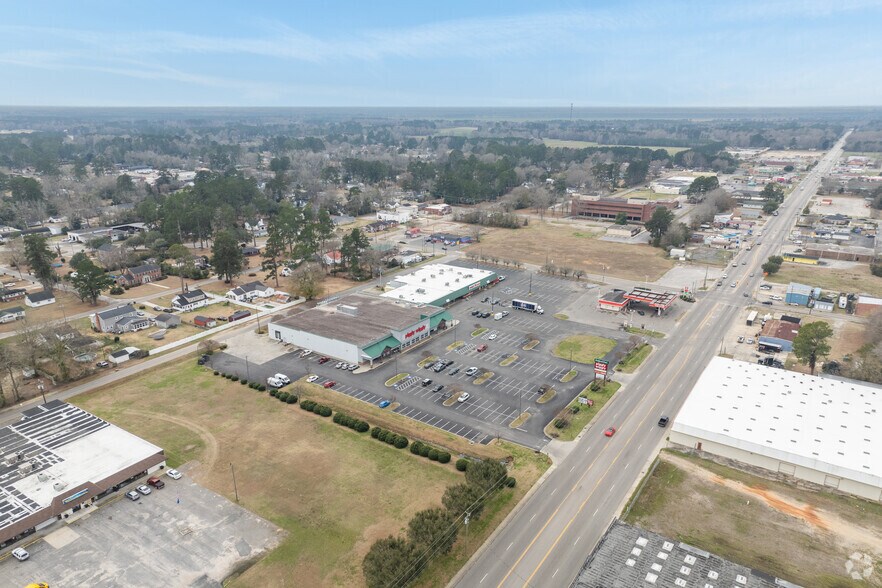 More Photos Of 208 E Mcintyre St, Mullins Supermarket For Sale