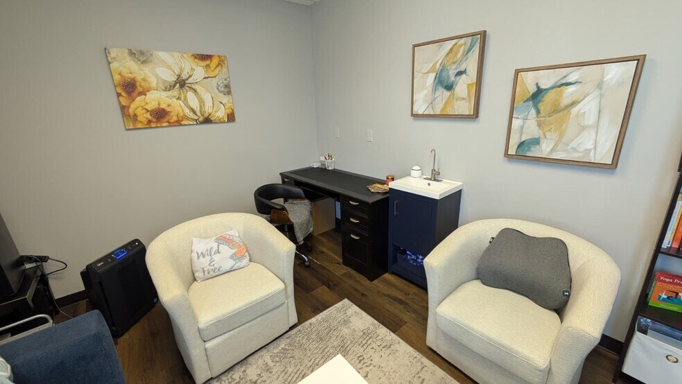 More Photos Of 1130 Beachview St, Dallas Medical For Lease