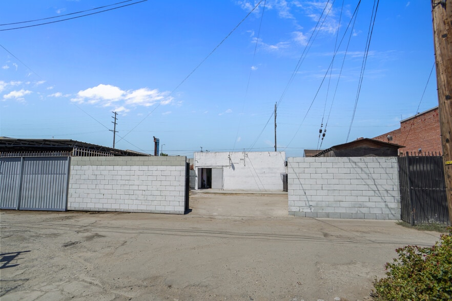 More Photos Of 5014 S Western Ave, Los Angeles Freestanding For Sale