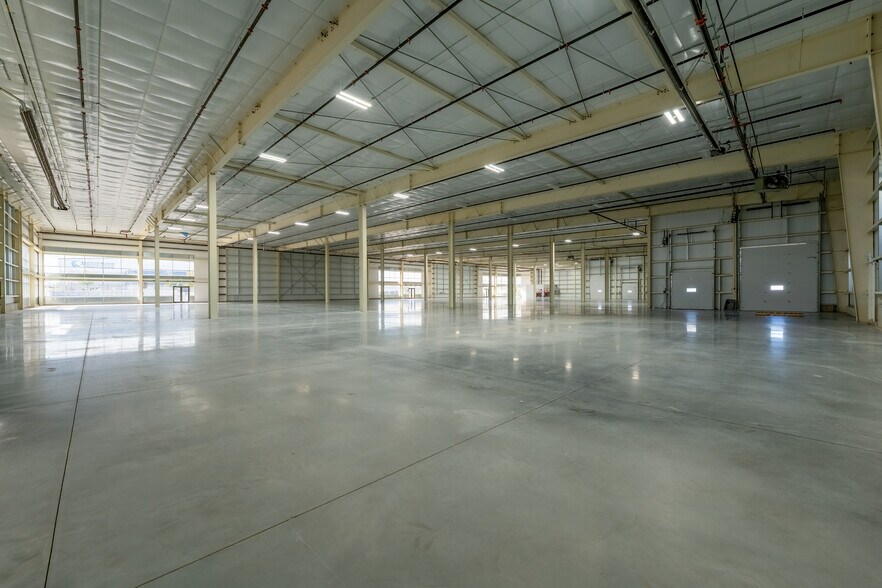 More Photos Of 155 Dennis Rd, St Thomas Distribution For Lease