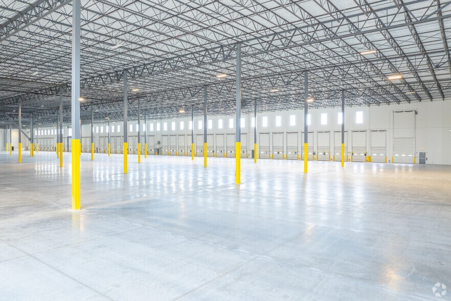 More Photos Of 55 Paradise Ln, Bay Shore Warehouse For Lease