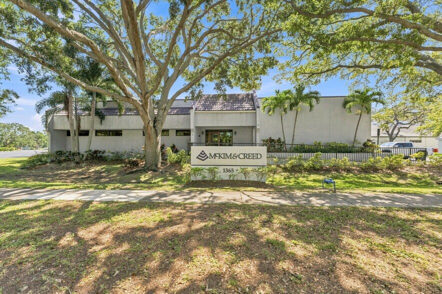 Primary Photo Of 1365 Hamlet Ave, Clearwater Flex For Lease