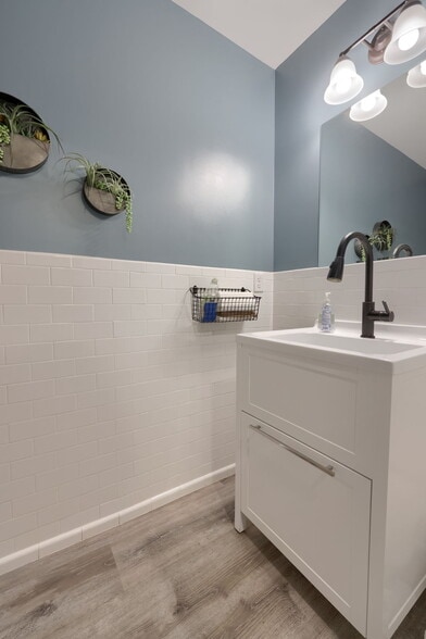 More Photos Of 825 Eden Rd, Lancaster Medical For Sale