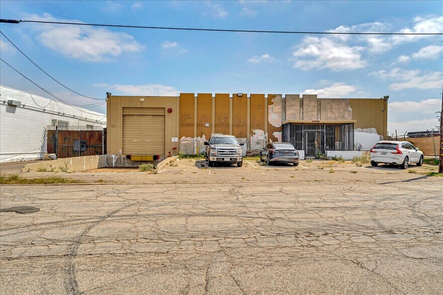 More Photos Of 11010-11020 Santa Fe Ave, Lynwood Warehouse For Sale