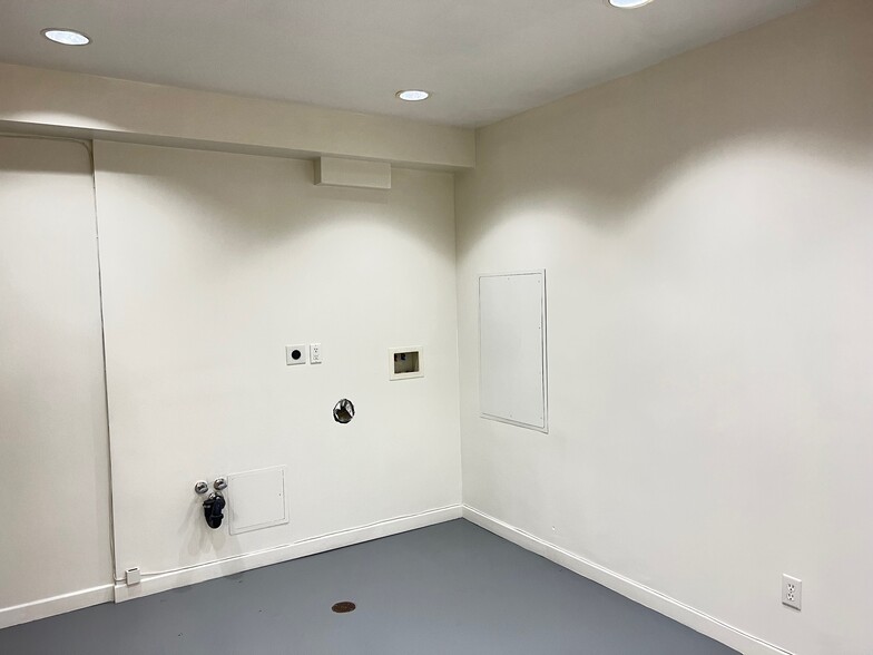 More Photos Of 1084-1088 S Fairfax Ave, Los Angeles Freestanding For Lease