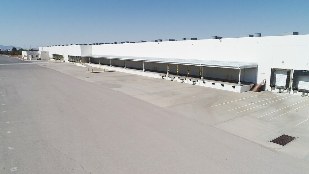 More Photos Of 6750 N Desert Blvd, El Paso Distribution For Lease