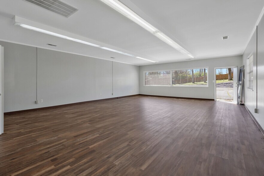 More Photos Of 131 Donelson Pike, Nashville Loft Creative Space For Sale