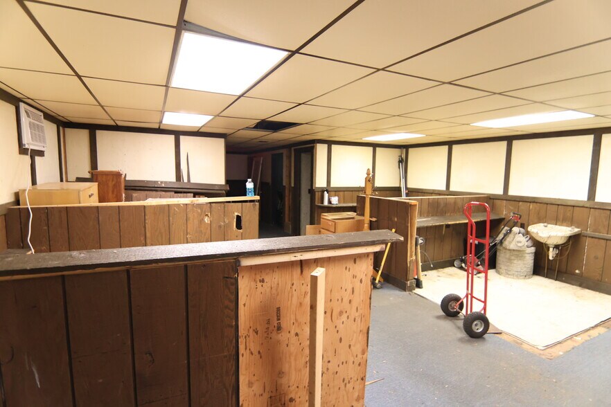 More Photos Of 145 S Randall Ave, Janesville Specialty For Sale