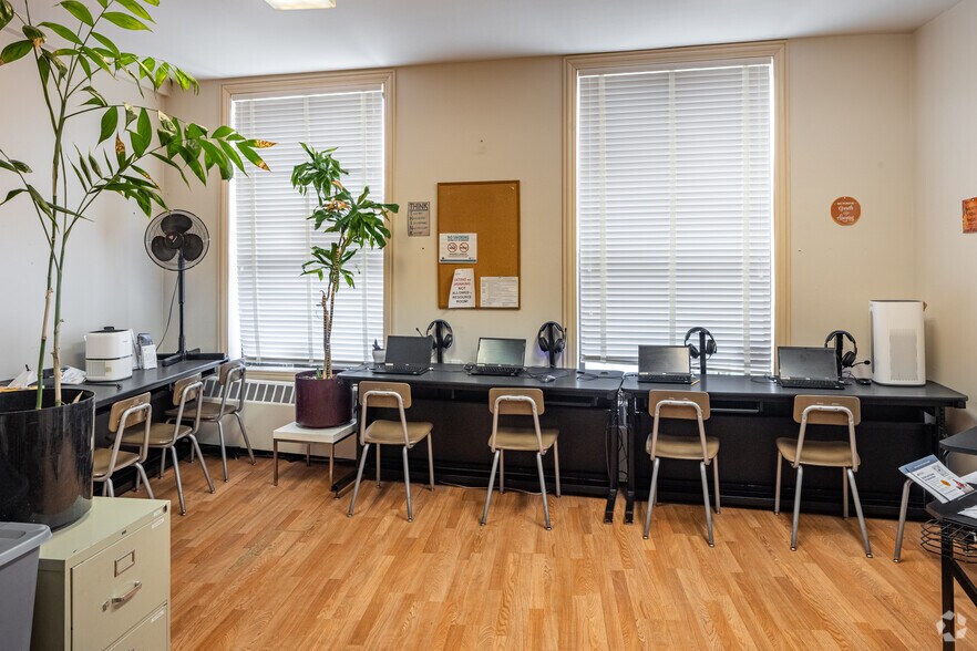 More Photos Of 4554 N Broadway, Chicago Office For Sale