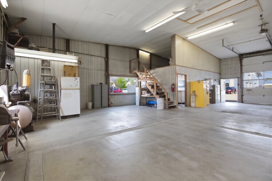 More Photos Of 202 W Cumberland Rd, Altamont Auto Dealership For Sale