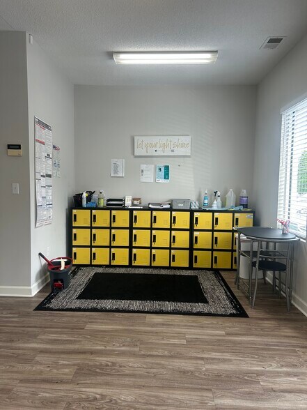 More Photos Of 11759 Asheville Hwy, Inman Office For Lease