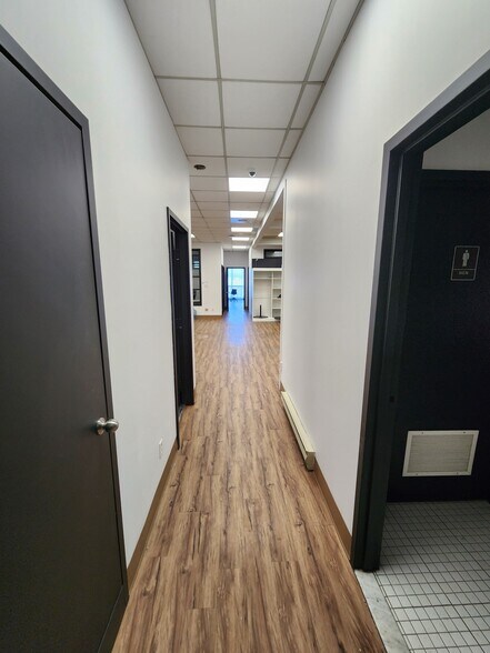 More Photos Of 2420-2440 Boul Industriel, Laval Storefront Retail Office For Lease