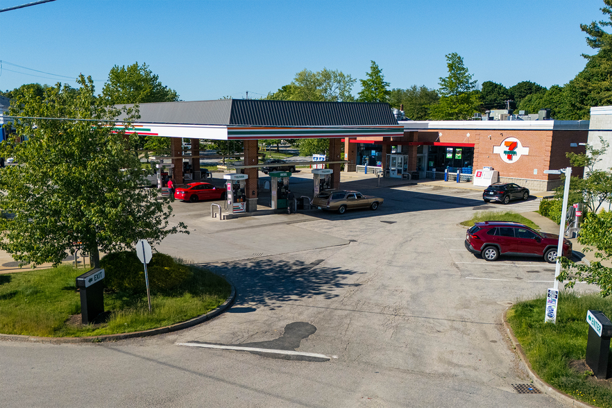 Primary Photo Of 639 Lafayette Rd, Hampton Convenience Store For Sale