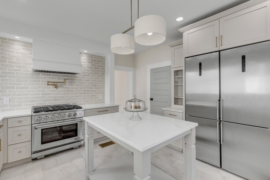 More Photos Of 214 S Riverside Dr, New Smyrna Beach Office Residential For Sale